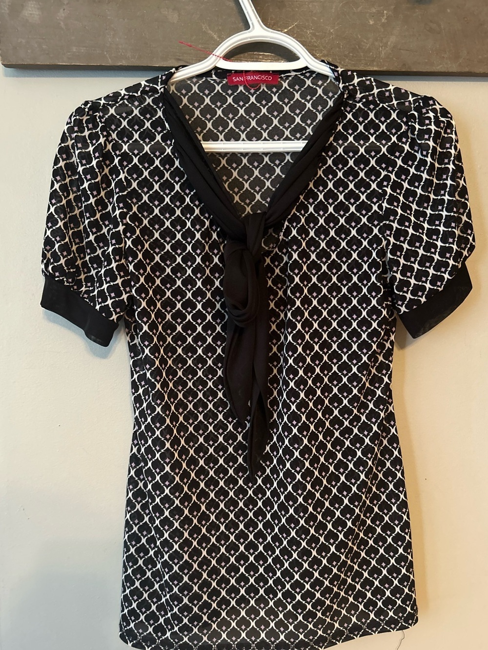 Mesh Tie-Neck Short Sleeve top - Picture 5 of 12